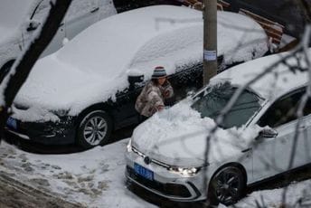 Obilne sniježne padavine u Kini: U Pekingu zatvoreni vrtići i škole Obilne sniježne padavine u Kini: U Pekingu zatvoreni vrtići i škole
