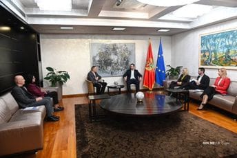 Spajić podržao prosvjetare: Unaprijediti materijalni položaj i poboljšati uslove rada Spajić podržao prosvjetare: Unaprijediti materijalni položaj i poboljšati uslove rada