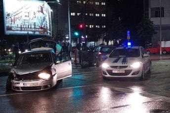 Podgorica: Udes u Ulici 13. jula, povrijeđeno nekoliko osoba Podgorica: Udes u Ulici 13. jula, povrijeđeno nekoliko osoba