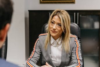 Petrović opozvana s pozicije ambasadorke Crne Gore u Sjevernoj Makedoniji Petrović opozvana s pozicije ambasadorke Crne Gore u Sjevernoj Makedoniji