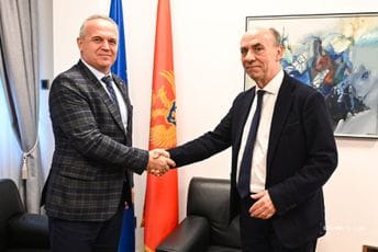 Pavićević: Narodi Crne Gore i Makedonije proizvode više istorije nego što mogu apsorbovati Pavićević: Narodi Crne Gore i Makedonije proizvode više istorije nego što mogu apsorbovati