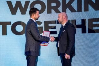 Milatović odlikovao Petera Lundberga: Priznanje za viziju i napor Milatović odlikovao Petera Lundberga: Priznanje za viziju i napor