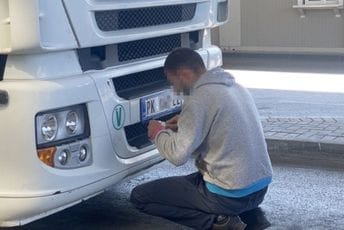 Na sjeveru Kosova od subote bez srpskih tablica Na sjeveru Kosova od subote bez srpskih tablica