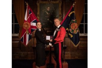 Potporučnici Vojske Crne Gore uručena medalja na prestižnoj britanskoj Kraljevskoj vojnoj akademiji Potporučnici Vojske Crne Gore uručena medalja na prestižnoj britanskoj Kraljevskoj vojnoj akademiji