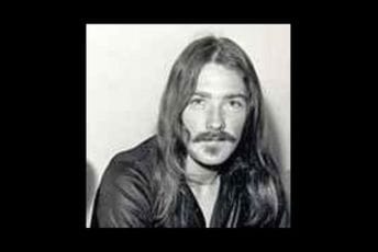 Preminuo bubnjar čuvene grupe AC/DC Preminuo bubnjar čuvene grupe AC/DC