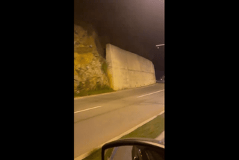 Budva: Uklonjena trobojka s ratnohuškačkim natpisom "Kad se vojska na Kosovo vrati" Budva: Uklonjena trobojka s ratnohuškačkim natpisom "Kad se vojska na Kosovo vrati"