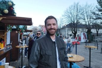 Otašević: Uživam sa djecom na Cetinju, ponekad i sam uskočim da uslužim posjetioce Otašević: Uživam sa djecom na Cetinju, ponekad i sam uskočim da uslužim posjetioce