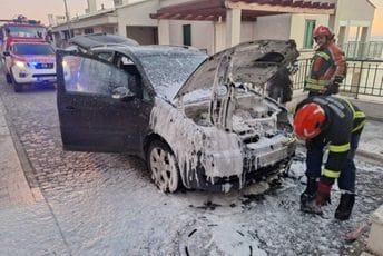 Herceg Novi: Gorio automobil, pričinjena veća šteta Herceg Novi: Gorio automobil, pričinjena veća šteta