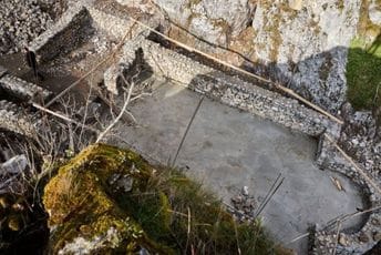 Nova crkva niče na ostacima ranohrišćanske bogomolje Pogled sa stijene na ranohrišćansku crkvu u kojoj je izlivena podna betonska ploča