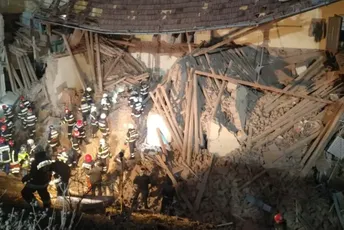 Srušila se zgrada internata u Rumuniji: Učenici zatrpani ruševinama, ima stradalih Srušila se zgrada internata u Rumuniji: Učenici zatrpani ruševinama, ima stradalih