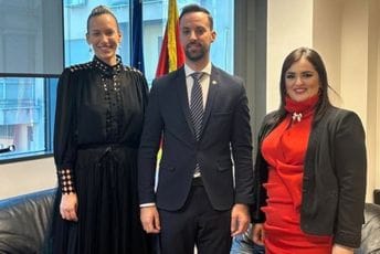 Gardašević i Zirojević sa Nišić: Podrška Inicijativi za ukidanje obaveze podnošenja godišnjeg izvještaja za produžetak tuđe njege i pomoći onkoloških pacijenata Gardašević i Zirojević sa Nišić: Podrška Inicijativi za ukidanje obaveze podnošenja godišnjeg izvještaja za produžetak tuđe njege i pomoći onkoloških pacijenata