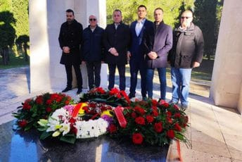 Delegacija DNP položila vijenac partizanima i čestitala Nikoljdan Delegacija DNP položila vijenac partizanima i čestitala Nikoljdan