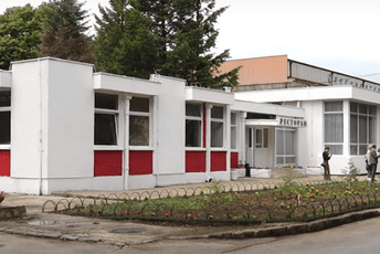 Radnički restoran u okviru EPCG Željezara ne radi, uprava dala objašnjenje: Kažu da moraju zatvoriti dok ne nabave hranu preko tendera Radnički restoran u okviru EPCG Željezara ne radi, uprava dala objašnjenje: Kažu da moraju zatvoriti dok ne nabave hranu preko tendera