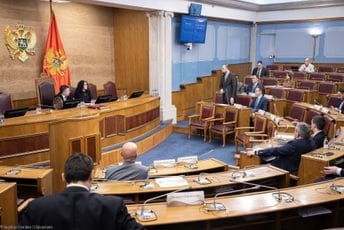 Mandić zakazao sjednicu: U četvrtak o budžetu, zaduženju, ali i o izmjenama Zakona o PIO Mandić zakazao sjednicu: U četvrtak o budžetu, zaduženju, ali i o izmjenama Zakona o PIO