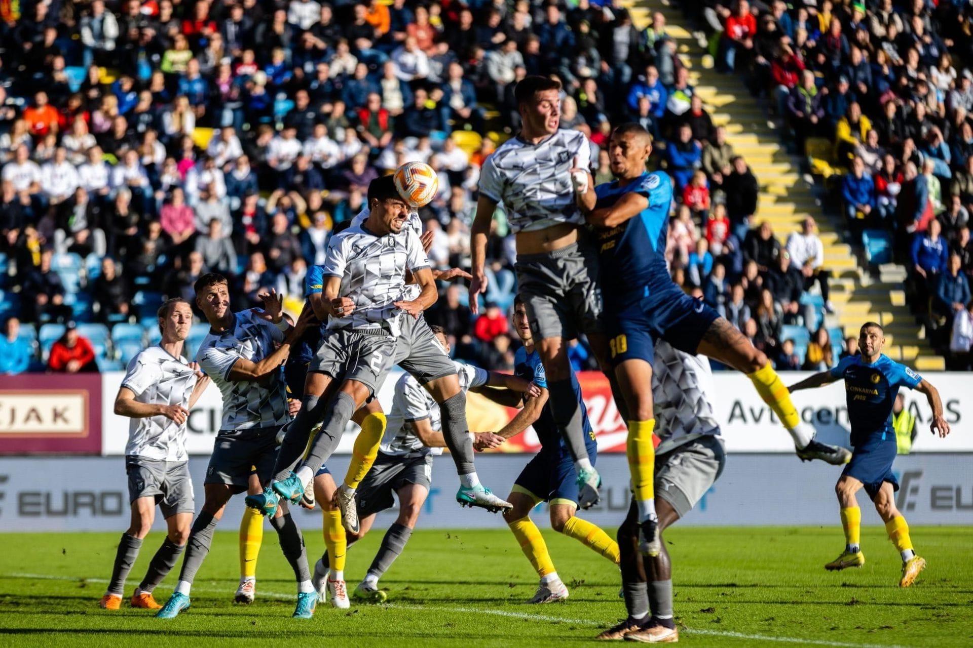 Fotografija 5: Partizan i Hajduk u sjajnom pohodu, Borac i Celje dominirali, Balkani očekivano, Vardar razočarao