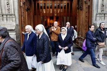 Španija: Identifikovano preko dvije hiljade žrtava seksualnog zlostavljanja sveštenika u Španiji Španija: Identifikovano preko dvije hiljade žrtava seksualnog zlostavljanja sveštenika u Španiji