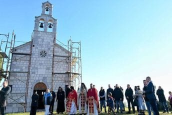 SPC sprovodi opsežne radove u Manastiru Vranjina: Rekonstrukcija konaka, skela na crkvi, monasi u bagerima SPC sprovodi opsežne radove u Manastiru Vranjina: Rekonstrukcija konaka, skela na crkvi, monasi u bagerima