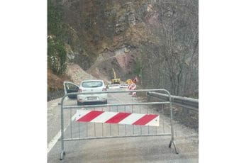 Odron u Sokolovini, stijena pala na put Odron u Sokolovini, stijena pala na put