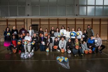 One nastavlja da plete niti Olimpijske mreže jer “Igra je dječji najbolji posao” One nastavlja da plete niti Olimpijske mreže jer “Igra je dječji najbolji posao”