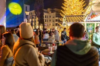 Portonovi praznični bazar počeo uz svjetlosni performans Portonovi praznični bazar počeo uz svjetlosni performans