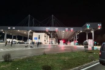 U gepeku autobusa: Kosovska policija pronašla vojnu opremu na granici sa Srbijom U gepeku autobusa: Kosovska policija pronašla vojnu opremu na granici sa Srbijom