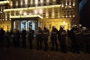 Beograd: Policija rastjerala i pohapsila demonstrante, sada ispred gradskog parlamenta nema nikoga