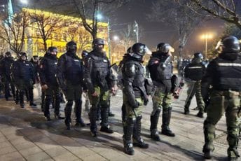 Srbija protiv nasilja: Vučić na građane poslao specijalne jedinice koje su primijenile brutalnu silu