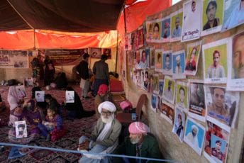 Pakistanska policija oslobodila 290 aktivista uhapšenih na protestu zbog vansudskih ubistava Pakistanska policija oslobodila 290 aktivista uhapšenih na protestu zbog vansudskih ubistava