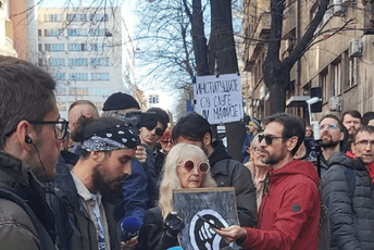 Studenti iz Beograda i Novog Sada blokirali zgradu Ministarstva državne uprave Studenti iz Beograda i Novog Sada blokirali zgradu Ministarstva državne uprave