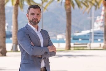 "Sumnjam da je izbor namješten": Kaluđerović se prijavio za direktora Centra za kulturu Ulcinj, 75 dana kasnije još bez obavještenja o ishodu konkursa "Sumnjam da je izbor namješten": Kaluđerović se prijavio za direktora Centra za kulturu Ulcinj, 75 dana kasnije još bez obavještenja o ishodu konkursa