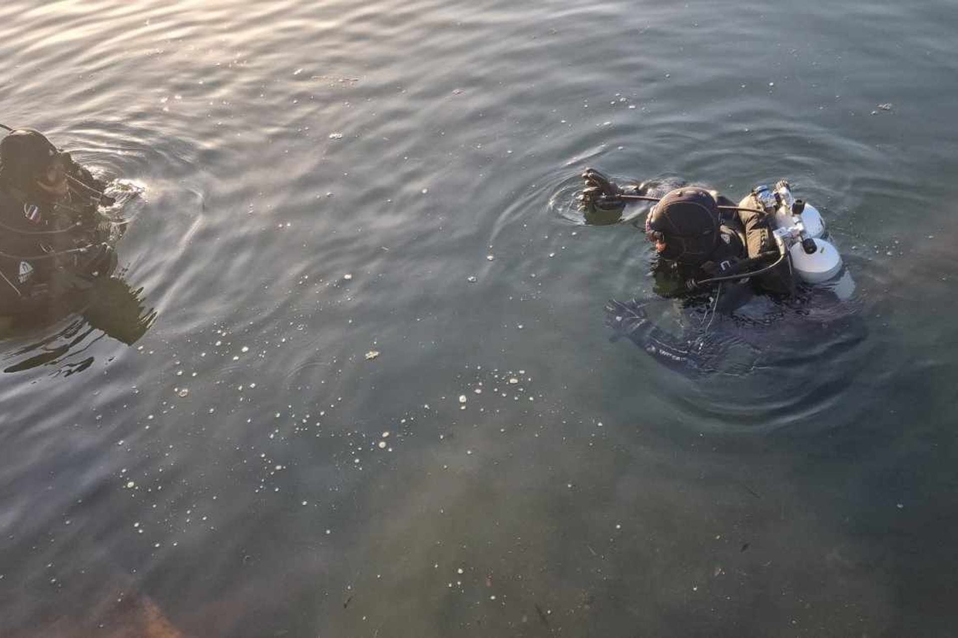 Fotografija 1: Nestala muška osoba: Ronioci pretražuju Skadarsko jezero