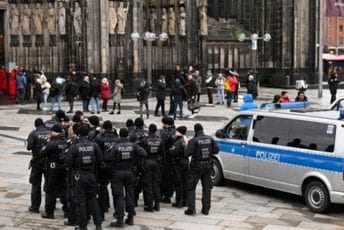 Berlin angažuje čak 4.000 policajaca za novogodišnju noć Berlin angažuje čak 4.000 policajaca za novogodišnju noć