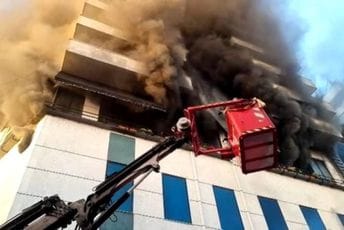 Gori tržni centar u Albaniji: Zarobljeno oko 40 ljudi, 20 hospitalizovano zbog gušenja Gori tržni centar u Albaniji: Zarobljeno oko 40 ljudi, 20 hospitalizovano zbog gušenja