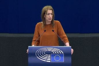 Irska zastupnica u Evropskom parlametnu: Fon der Lajen je "gospođa genocid" Irska zastupnica u Evropskom parlametnu: Fon der Lajen je "gospođa genocid"