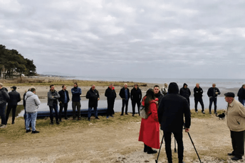 Knežević: Joković ni u prethodnoj, ni u sadašnjoj vladi nije došao da razgovara sa ribarima u Ulcinju Knežević: Joković ni u prethodnoj, ni u sadašnjoj vladi nije došao da razgovara sa ribarima u Ulcinju