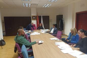 Otašević: Ukidaju se emisije "Aritmija" i "Knjiški ljudi" Otašević: Ukidaju se emisije "Aritmija" i "Knjiški ljudi"