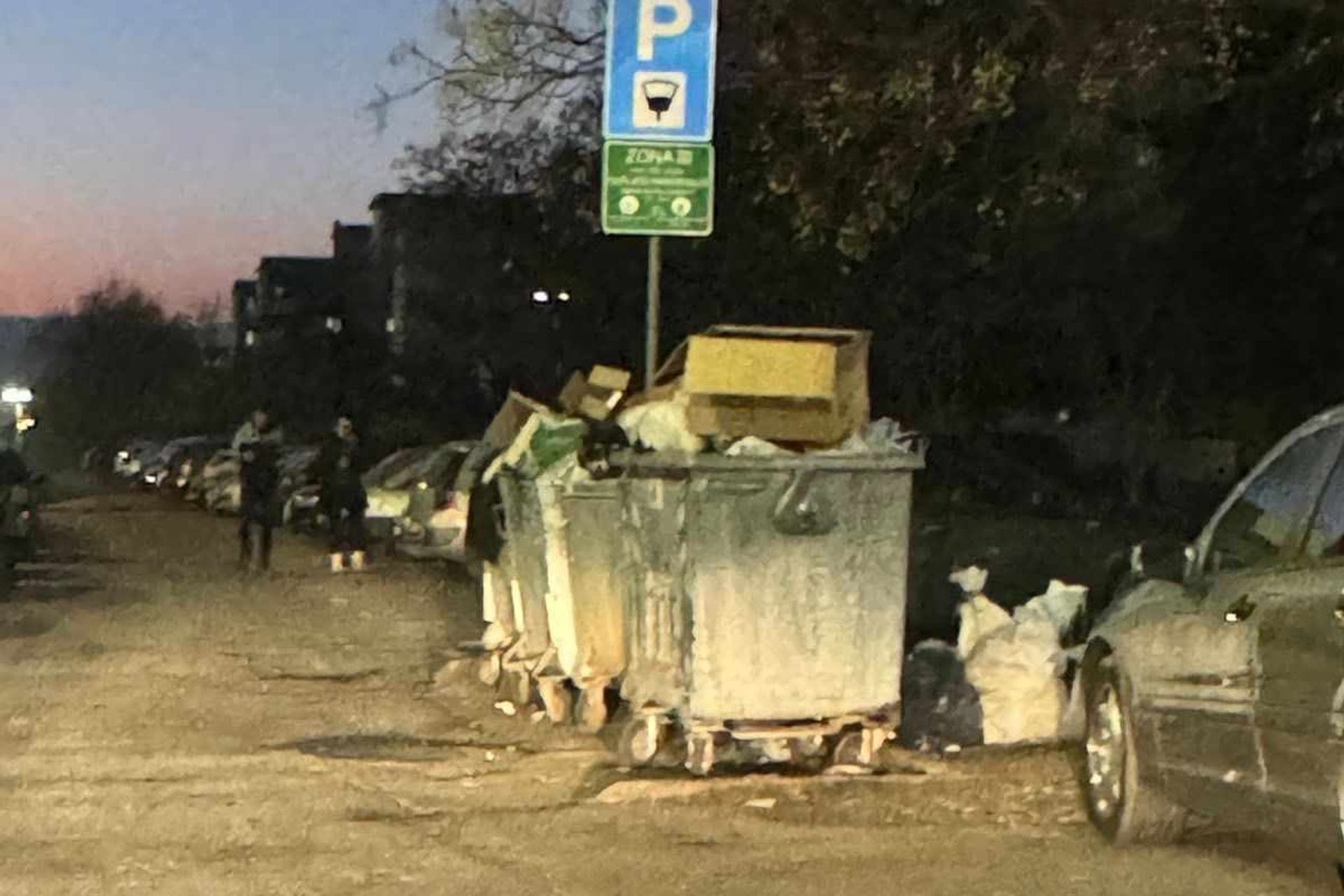 Fotografija 2: U Podgorici ništa novo: Glavni grad Crne Gore već mjesecima zatrpan smećem