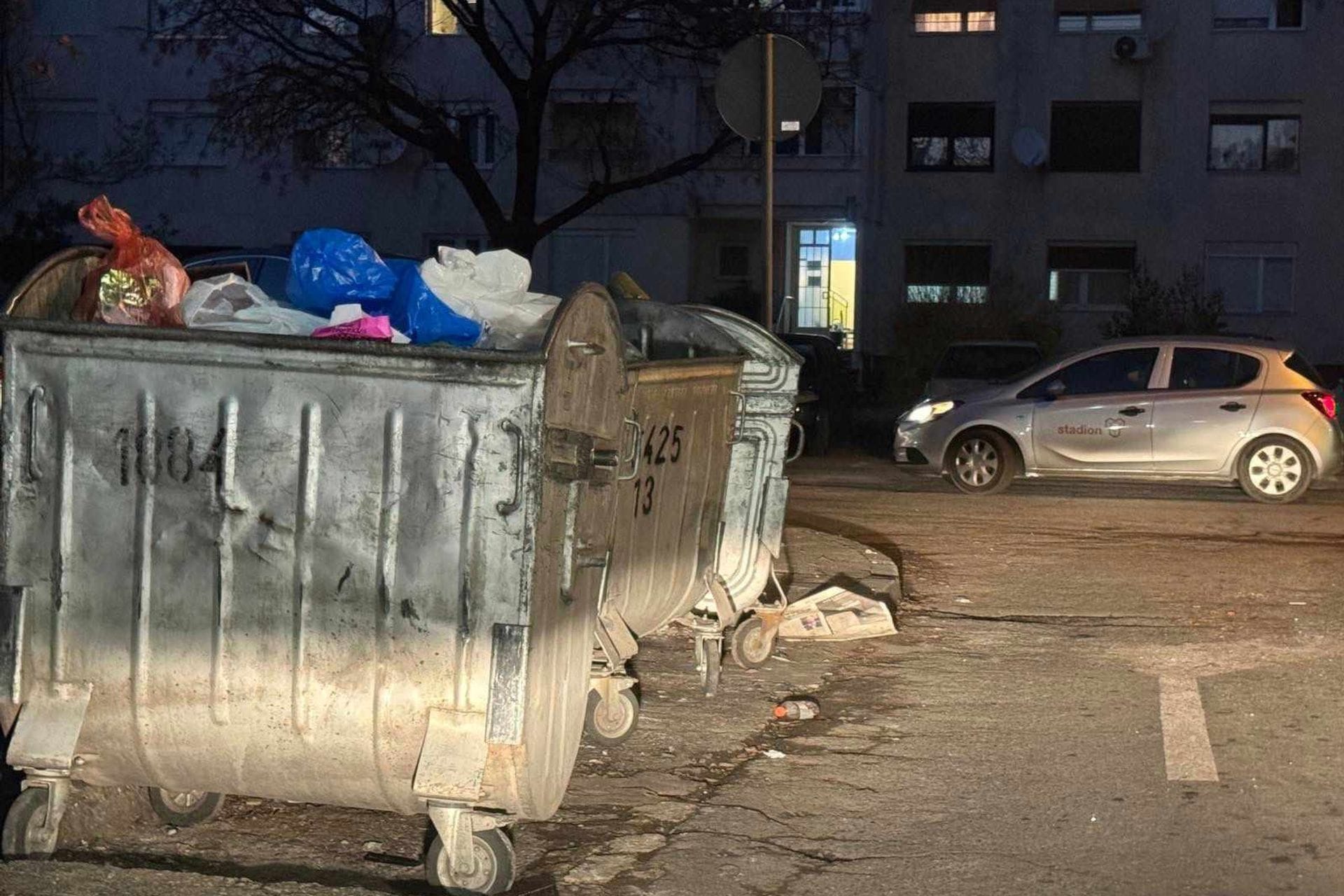 Fotografija 1: U Podgorici ništa novo: Glavni grad Crne Gore već mjesecima zatrpan smećem