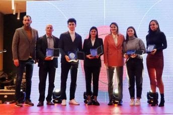 KSCG proglasio najbolje u godini na izmaku: Laureati Popović i Živković KSCG proglasio najbolje u godini na izmaku: Laureati Popović i Živković