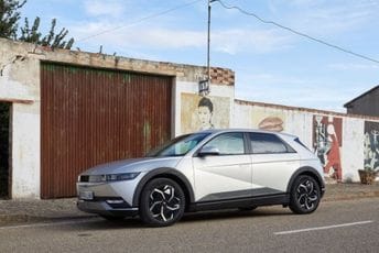 Mislio da je samo "zakačio" automobil ispostavilo se da je popravka skuplja od novog vozila Mislio da je samo "zakačio" automobil ispostavilo se da je popravka skuplja od novog vozila