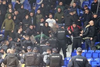 Novi incident: Policija upotrijebila silu da bi "varvare" ispratila sa tribina Novi incident: Policija upotrijebila silu da bi "varvare" ispratila sa tribina