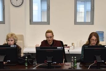 "Ispoštovana procedura i većinska volja Vijeća": Radenko Šćekić novi direktor Istorijskog instituta Crne Gore "Ispoštovana procedura i većinska volja Vijeća": Radenko Šćekić novi direktor Istorijskog instituta Crne Gore