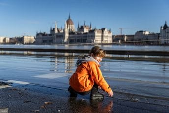 Budimpešta: Izlio se Dunav, voda došla do zgrade parlamenta Budimpešta: Izlio se Dunav, voda došla do zgrade parlamenta