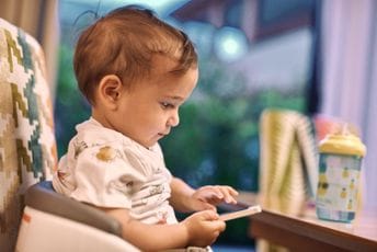 Unicef: Bez ekrana do prvog rođendana Unicef: Bez ekrana do prvog rođendana