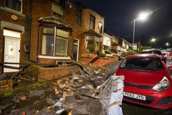 Tri osobe stradale u oluji koja je pogodila Englesku, 1.500 domova bez struje, otkazani letovi Tri osobe stradale u oluji koja je pogodila Englesku, 1.500 domova bez struje, otkazani letovi