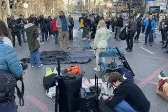 Mladi počeli 24-časovnu blokadu u centru Beograda Mladi počeli 24-časovnu blokadu u centru Beograda