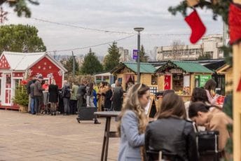 Podgorički Pazar na Trgu Svetog Petra Cetinjskog ukrašen dječjim osmjesima Podgorički Pazar na Trgu Svetog Petra Cetinjskog ukrašen dječjim osmjesima