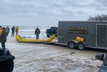 SAD: Više od 100 ribolovaca spašeno sa sante leda SAD: Više od 100 ribolovaca spašeno sa sante leda