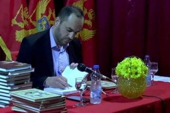 Za izuzetan doprinos u očuvanju nacionalnog identiteta crnogorske zajednice u Srbiji: Srđa Martinović lauerat godišnje nagrade udruženja „Krstaš” Za izuzetan doprinos u očuvanju nacionalnog identiteta crnogorske zajednice u Srbiji: Srđa Martinović lauerat godišnje nagrade udruženja „Krstaš”