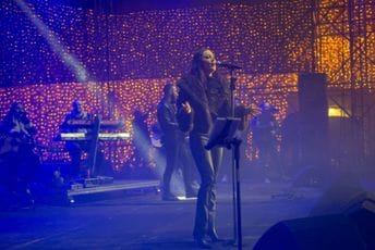 Počela najveselija žurka na Balkanu: Aleksandra Prijović i masovna publika okupirali budvanski Stari grad Počela najveselija žurka na Balkanu: Aleksandra Prijović i masovna publika okupirali budvanski Stari grad